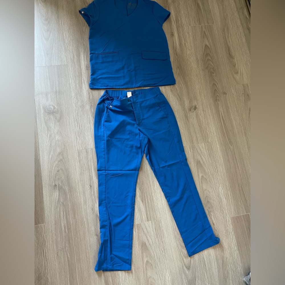 Figs royal Blue V-Neck Scrub Set, zipper pants S, top XS